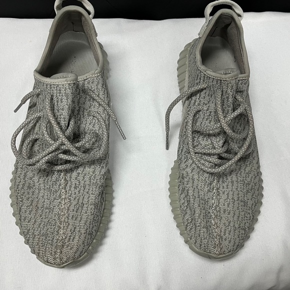 Authentic | Yeezy boost 350

AGATE GRAY/MOONROCK - Picture 4 of 9